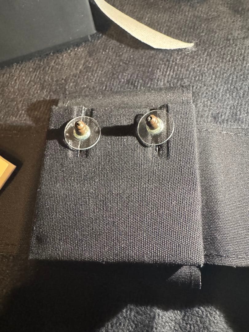 CHANEL ハート型ストーン付きピアス