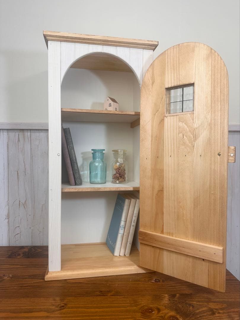 【1点のみ】ナチュラルアンティークの扉のようなキャビネット