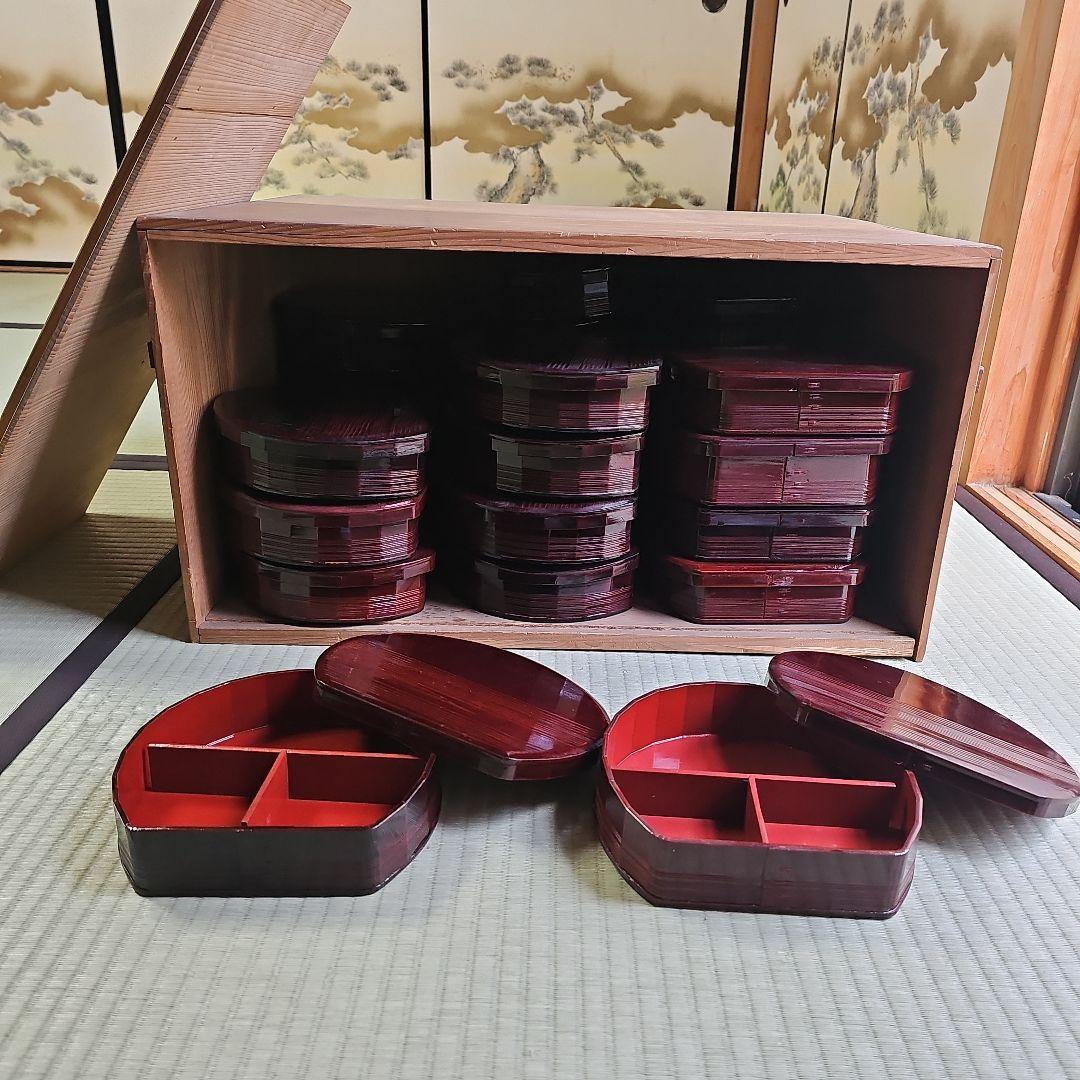 昭和レトロ/1950年代前半物】木製弁当箱 漆塗り弁当箱 仕切付き 大きめ27客