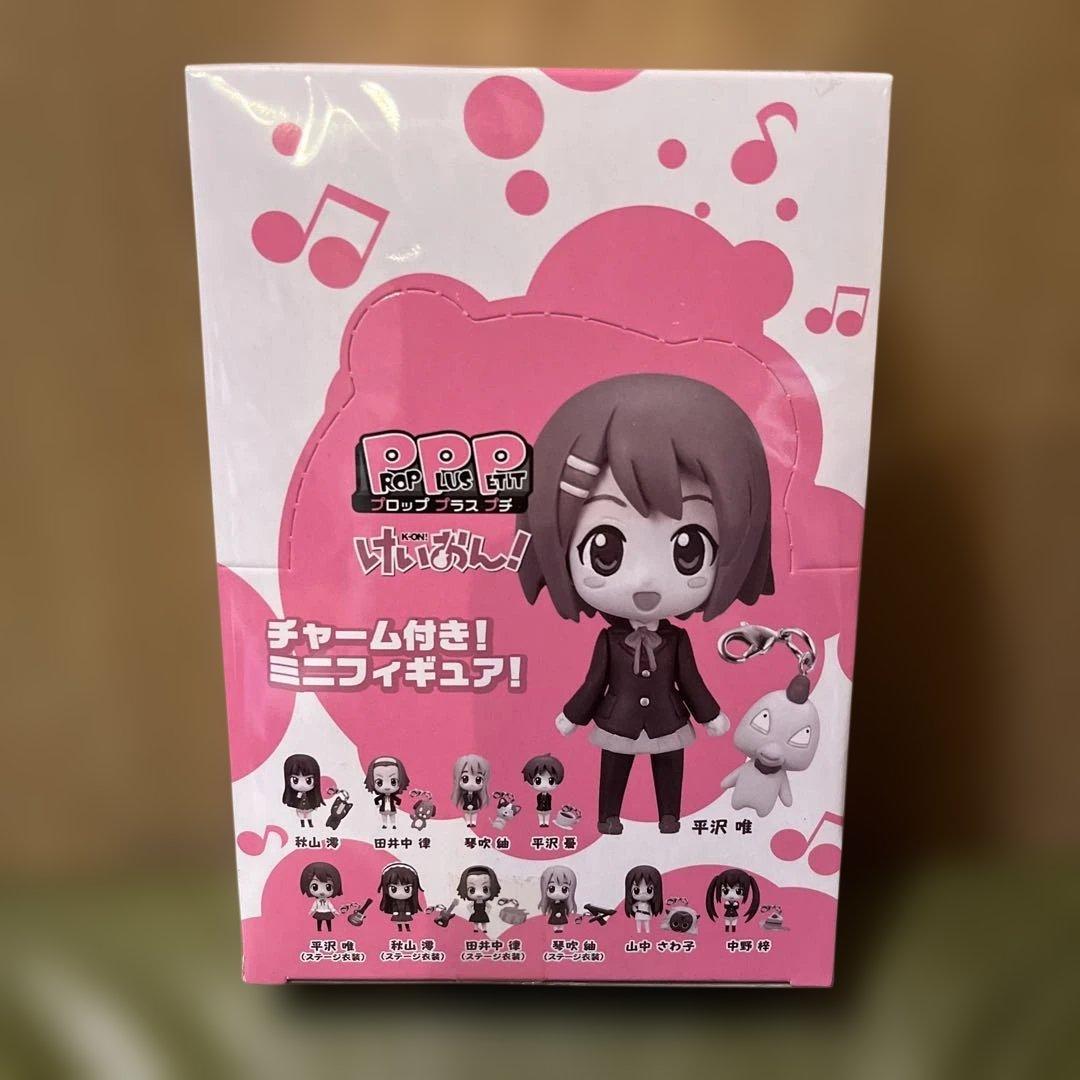 けいおん　プロッププラスプチ　チャーム付き　ミニフィギュア