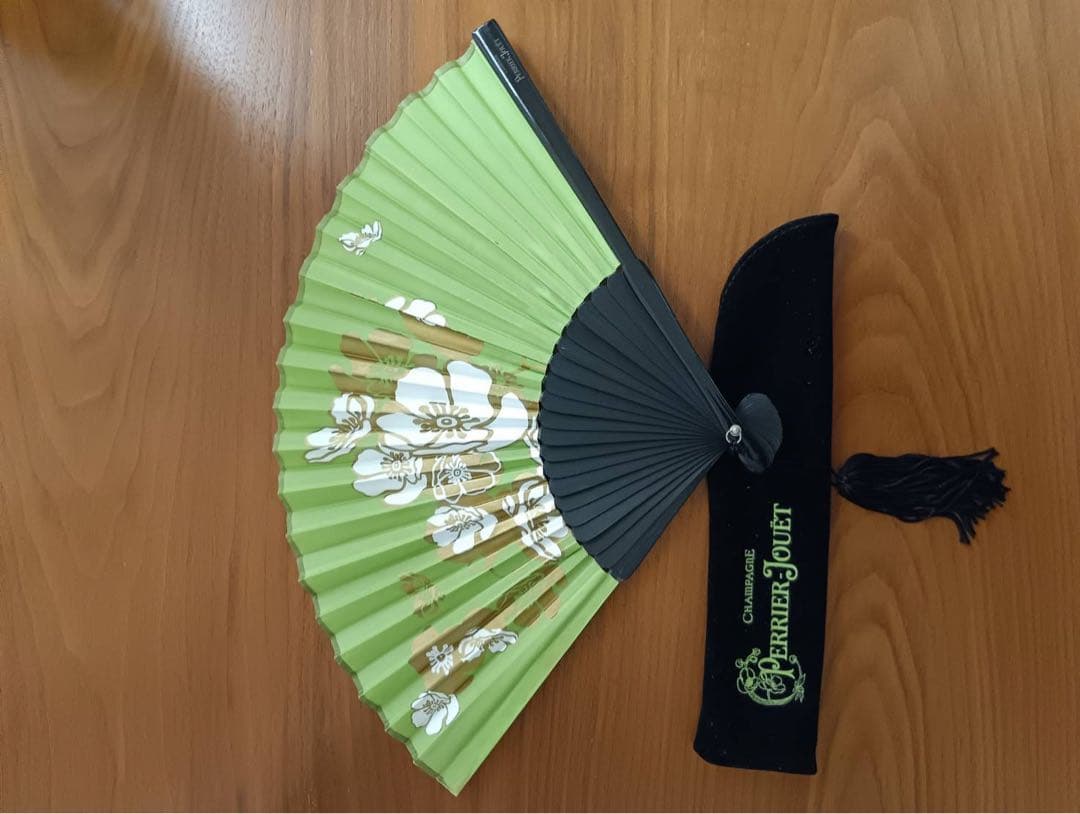 【2004年・希少】ベルエポック シャンパンセット グラス・オリジナル扇子付き