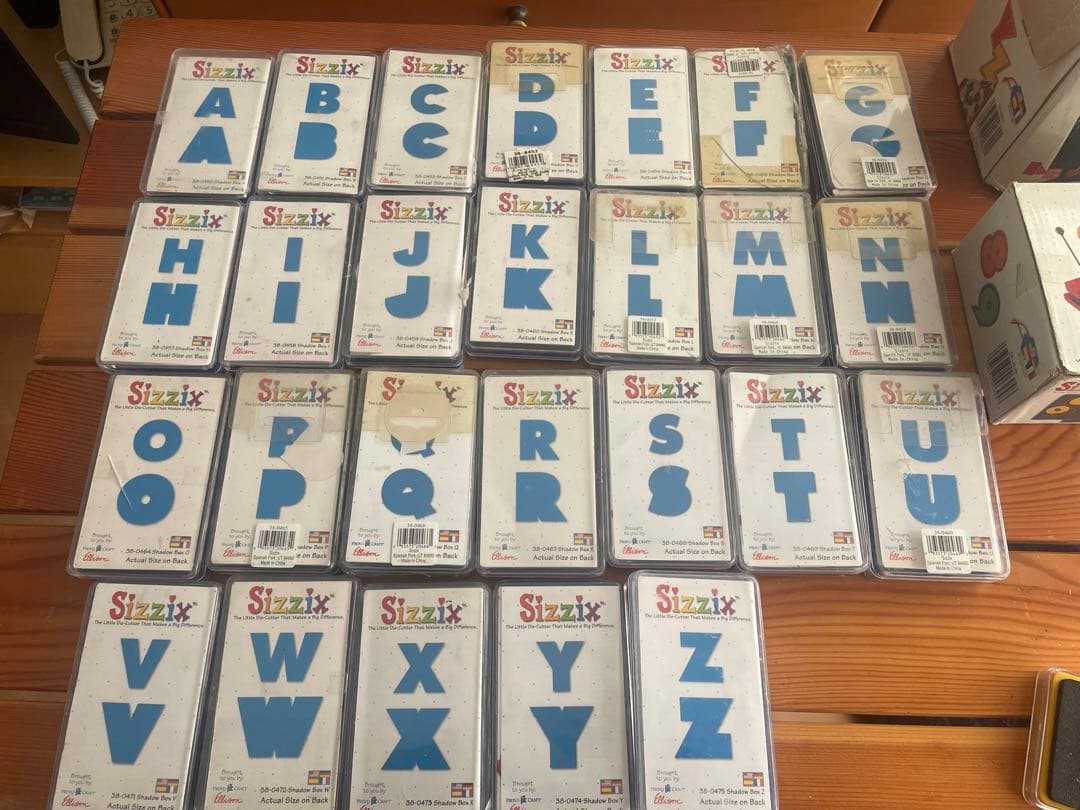 貴重sizzix シャドーボックス　アルファベット　数字　記号　数字　レア