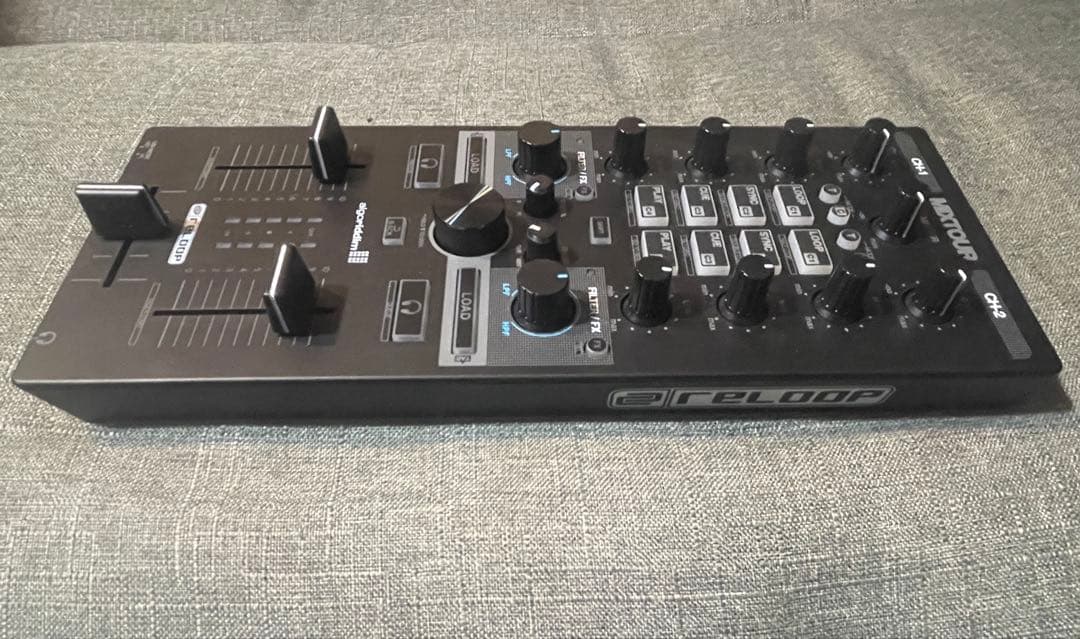Reloop MIXTOUR DJコントローラー　専用ケース付