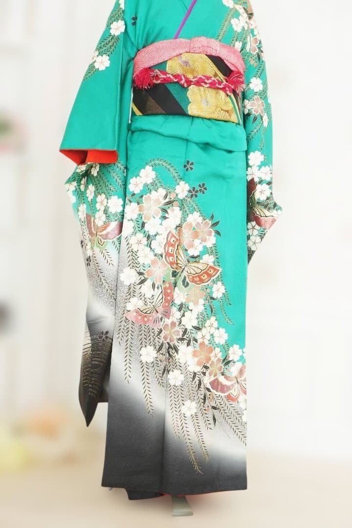 振袖 グリーン　花と蝶柄　必ず商品説明読んで下さい！値段交渉します！