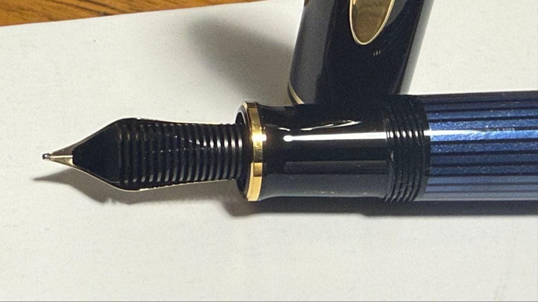 Pelikan スーべレーンM800現行品(青縞 F字幅) 18金ペン先