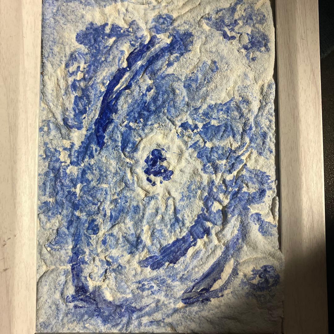 青色と白色のパステル画