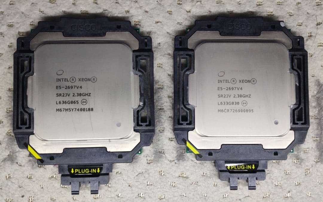 Intel Xeon E5-2697 v4 2.30GHz 18コア x2個