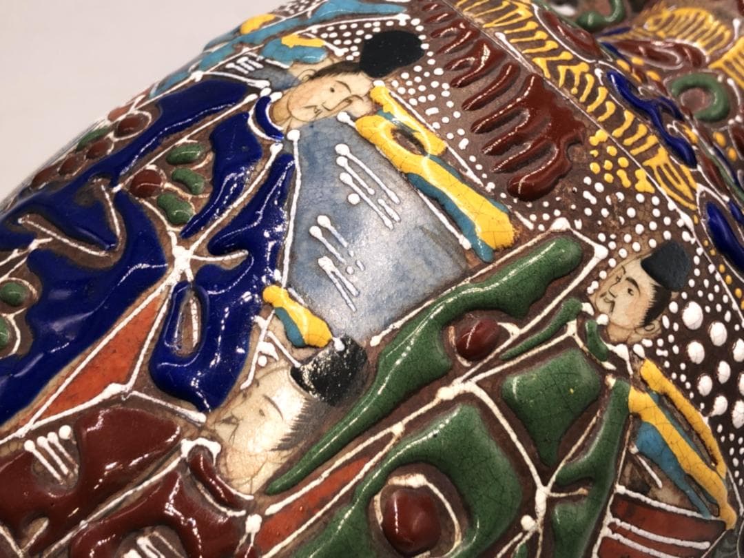 【 薩摩焼 粉彩貴人図双耳花生 】　高３１．５ｃｍ　明治初期