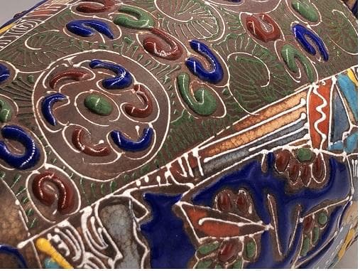 【 薩摩焼 粉彩貴人図双耳花生 】　高３１．５ｃｍ　明治初期