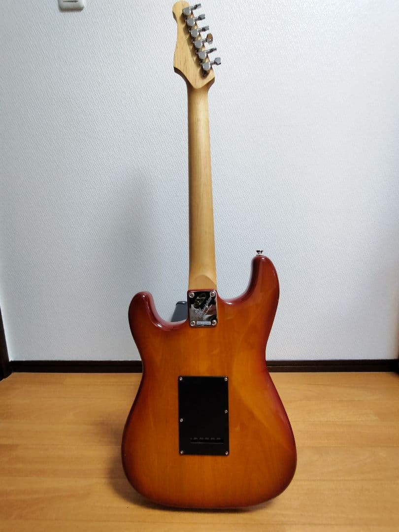 Mavis MST-200VVS エレキギター