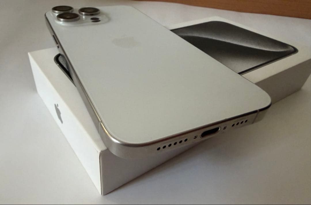 iPhone 15 Pro Maxホワイト 本体