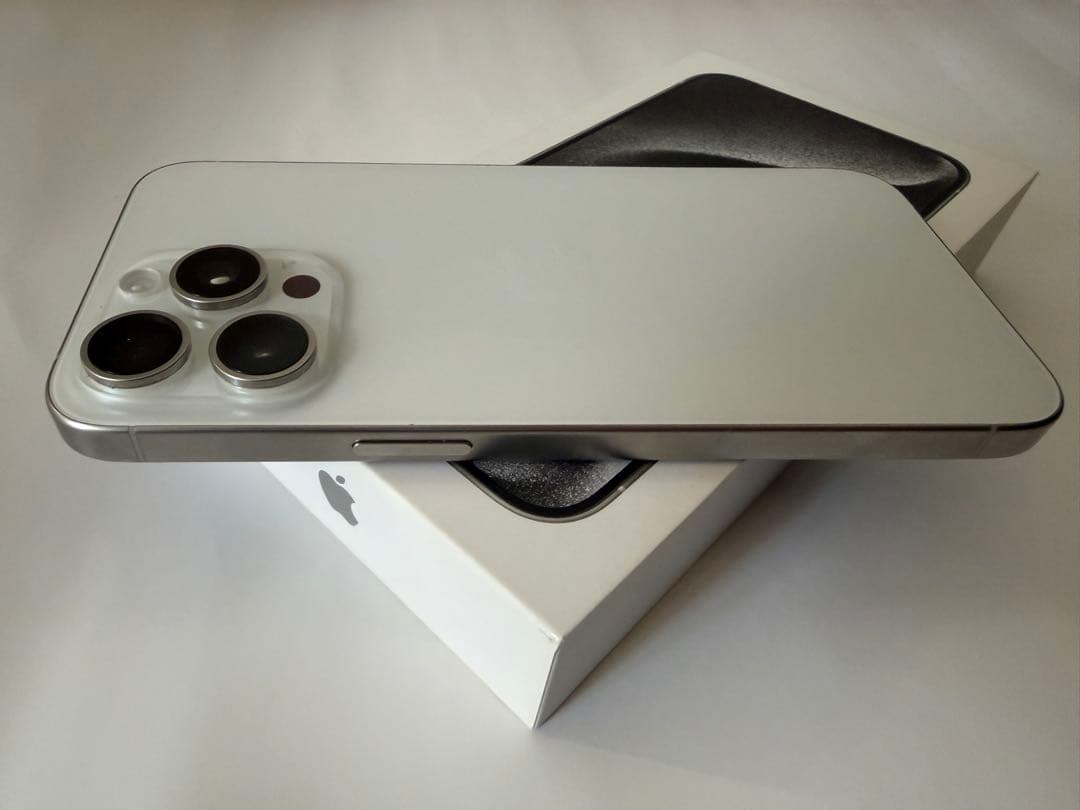 iPhone 15 Pro Maxホワイト 本体