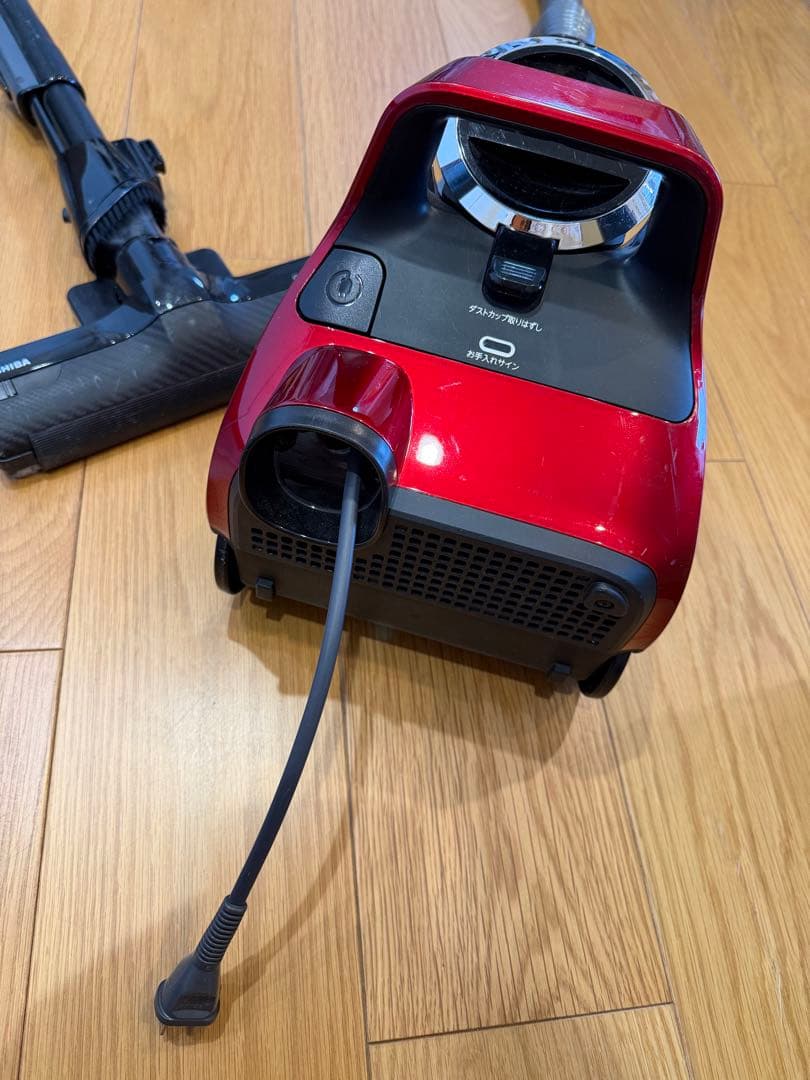 東芝　サイクロン式クリーナー トルネオ VC-C7(R) 掃除機　2023年製