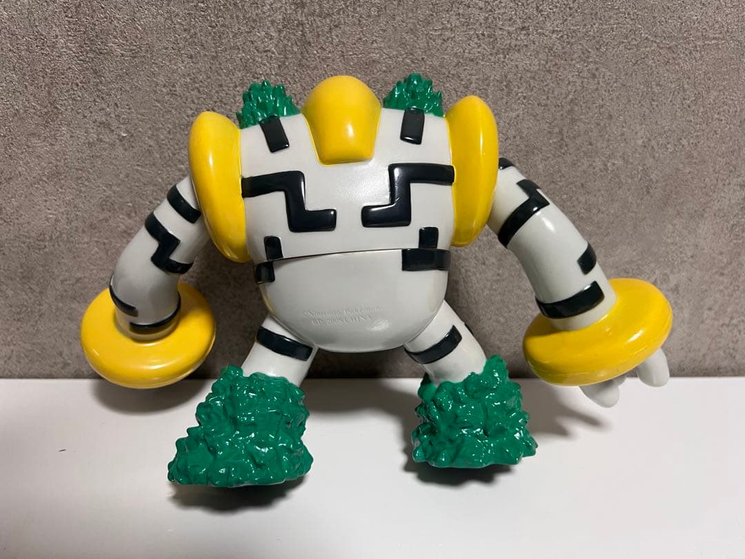 希少ポケモン　レジギガス　組立式DXソフビフィギュア