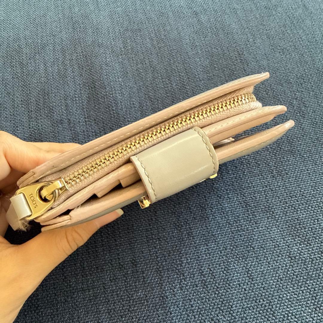 TOD'S 二つ折り財布 ライトグレー 本革製