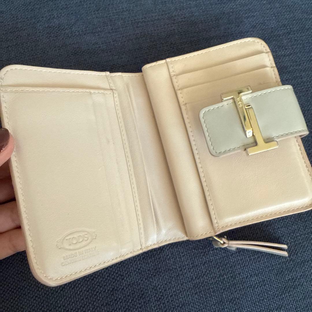 TOD'S 二つ折り財布 ライトグレー 本革製