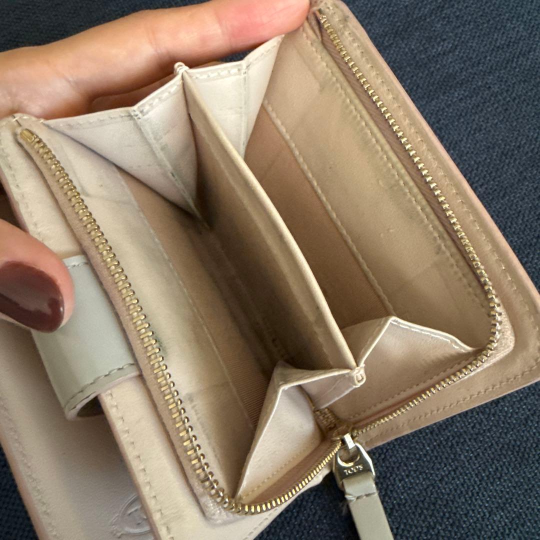 TOD'S 二つ折り財布 ライトグレー 本革製