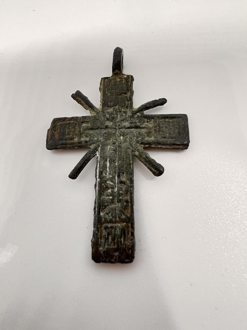 古代ブロンズの装飾品10個　クロスなど