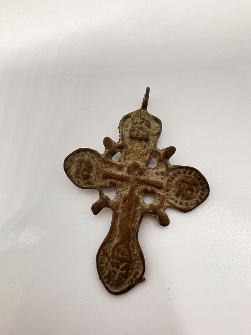 古代ブロンズの装飾品10個　クロスなど
