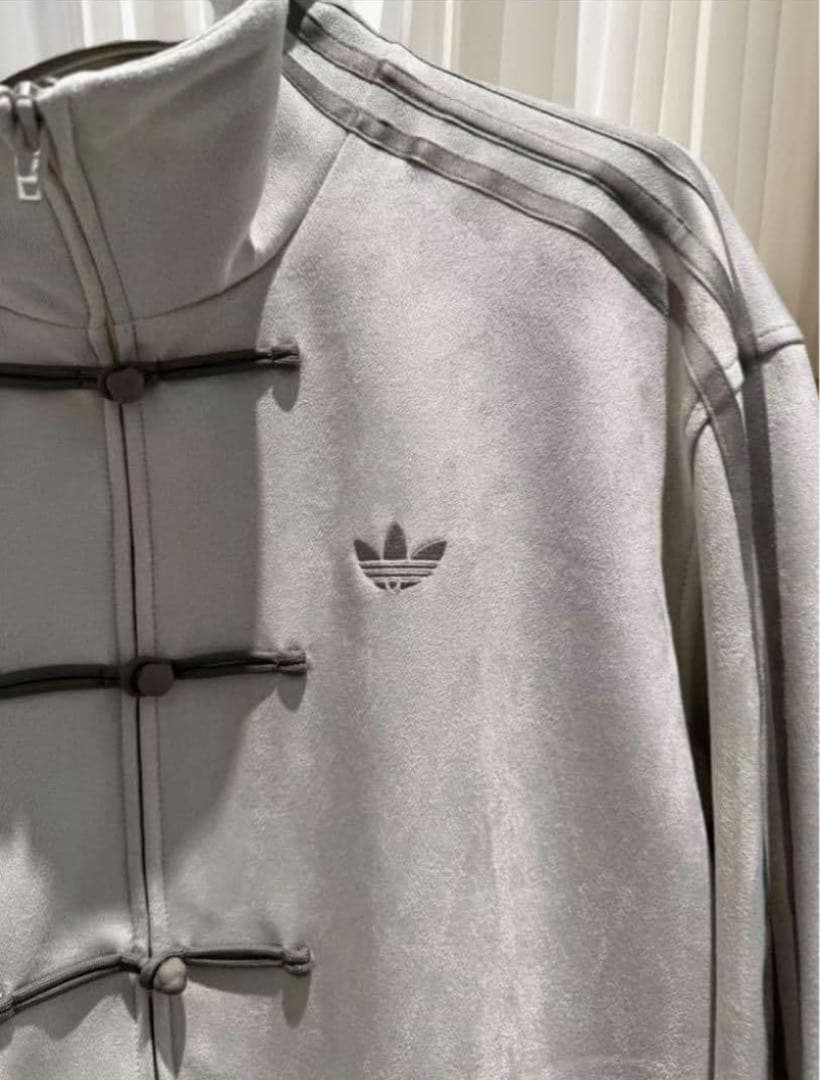 adidasアディダス 中国限定 蛇年トラックジャケッtトホワイト　Mサイズ