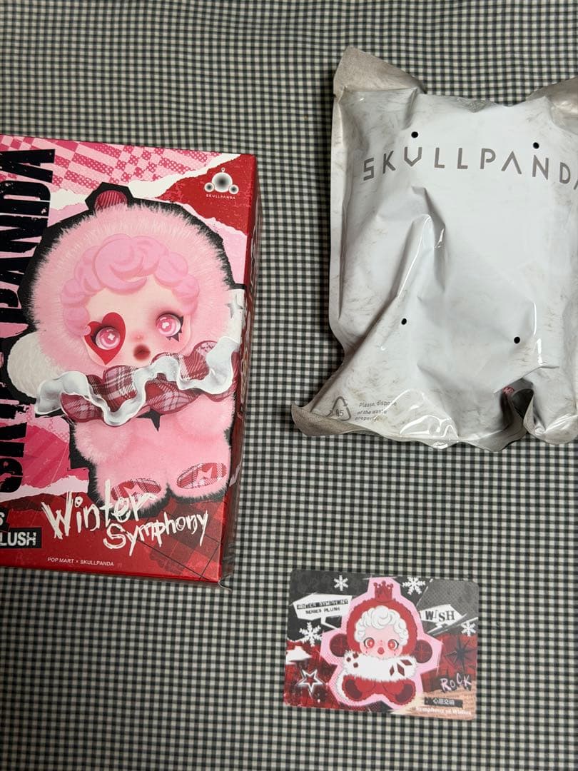 POPMARTスカルパンダWinter Symphonyぬいぐるみ シークレット