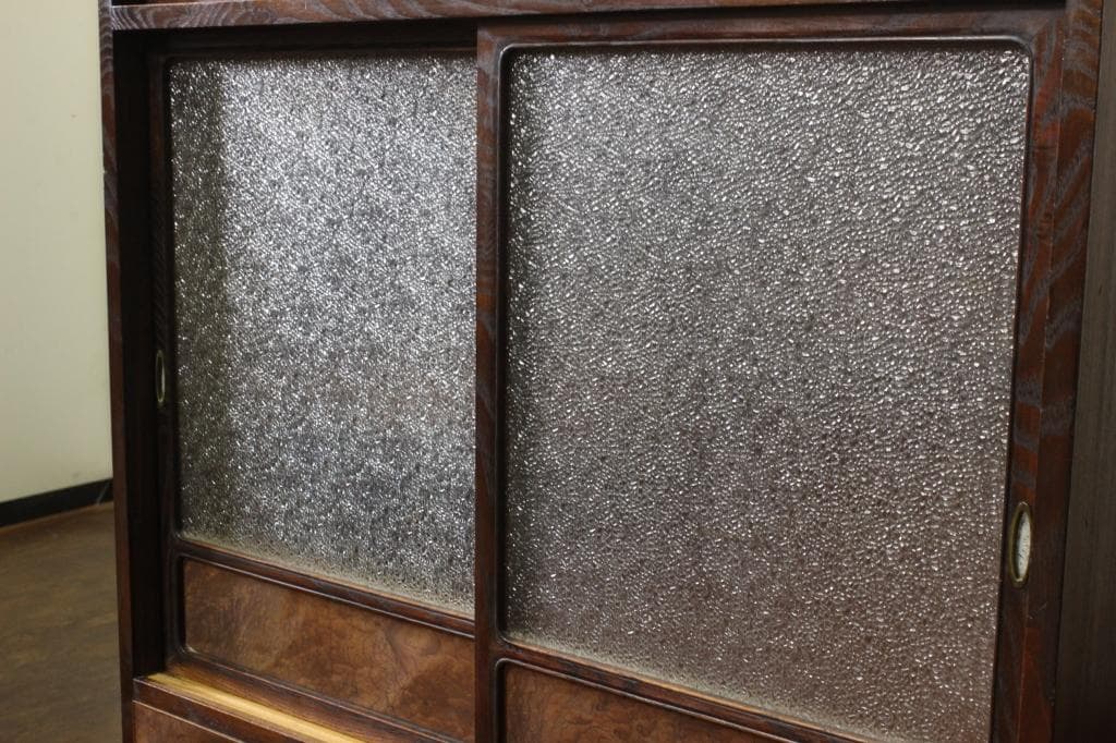 欅 使いこまれた風合いが良い茶箪笥 古家具/食器棚/チェスト/和家具/和モダン