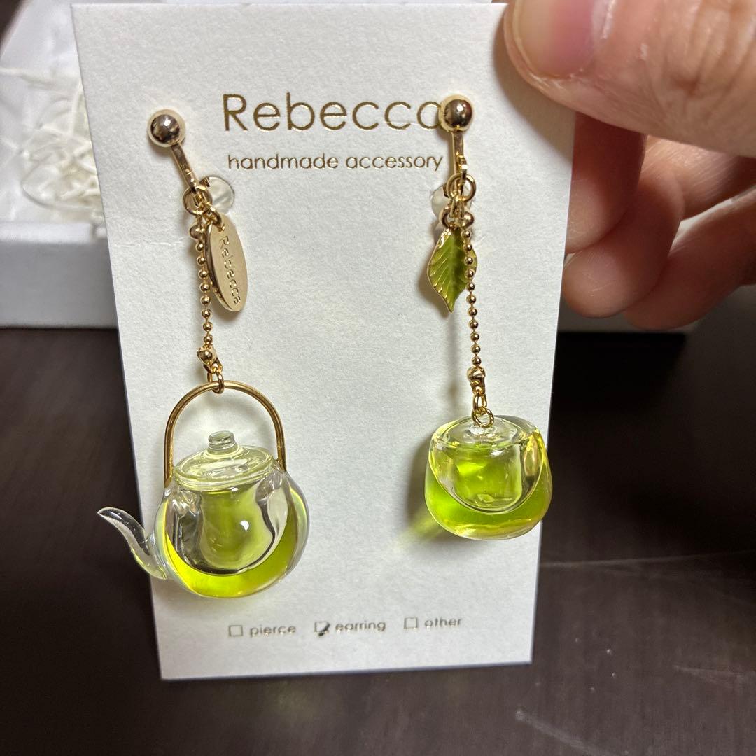 ハンドメイド 透明緑色 ティーポットイヤリング
