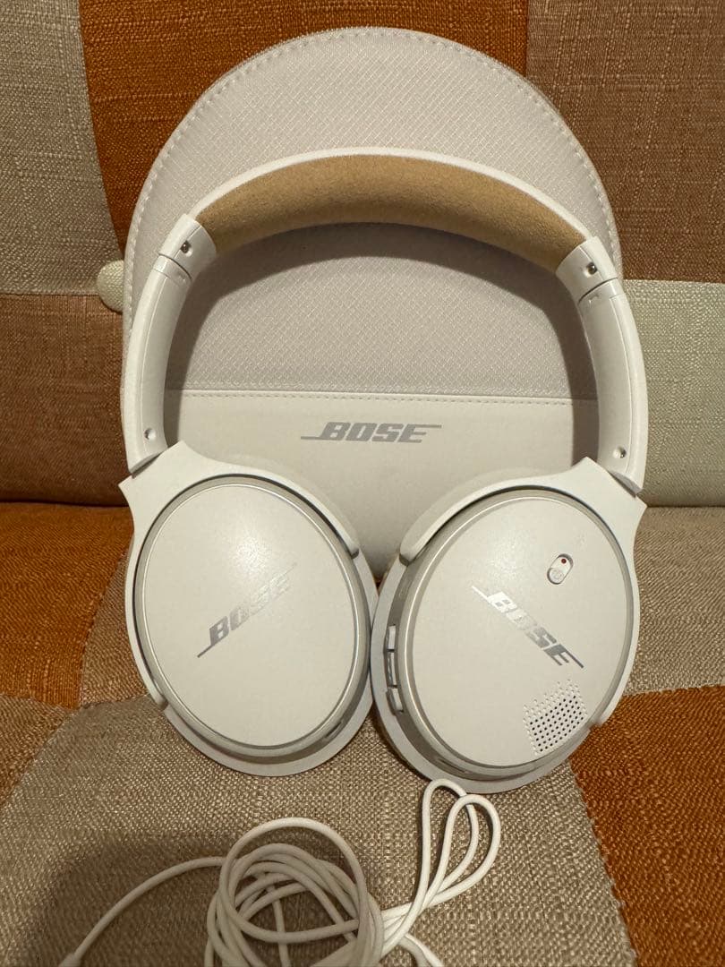Bose ワイヤレスヘッドホン ホワイト ノイズキャンセリング　パッド交換済