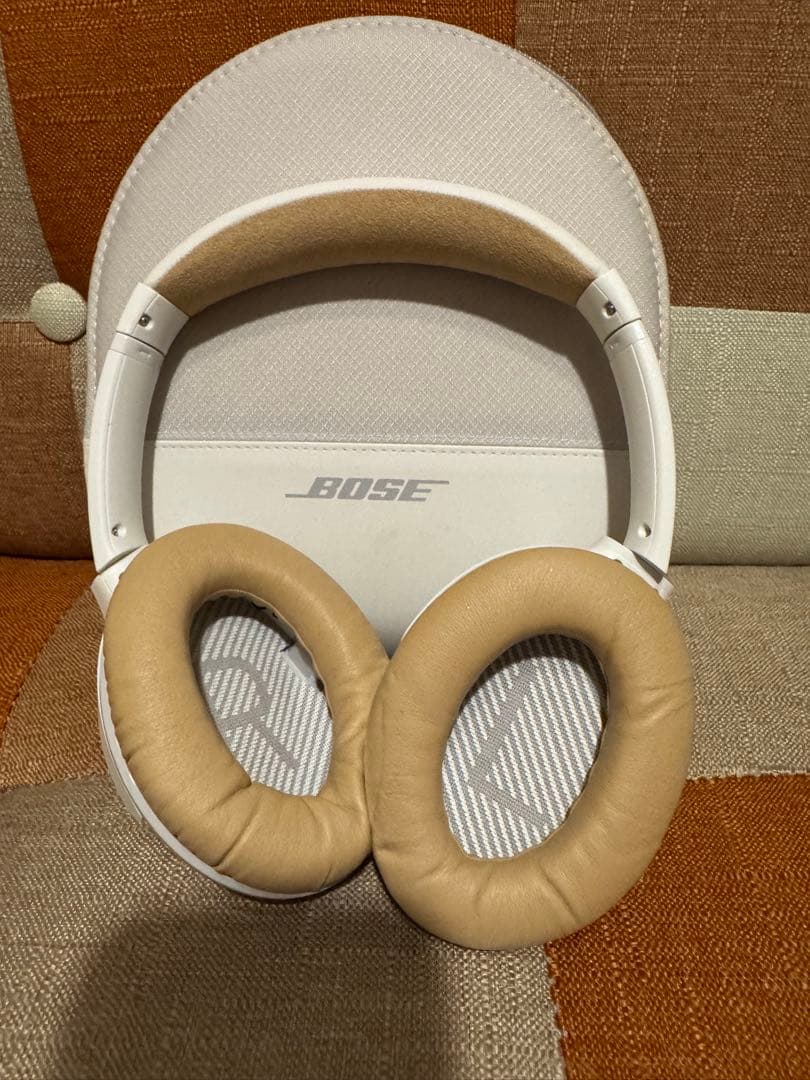 Bose ワイヤレスヘッドホン ホワイト ノイズキャンセリング　パッド交換済