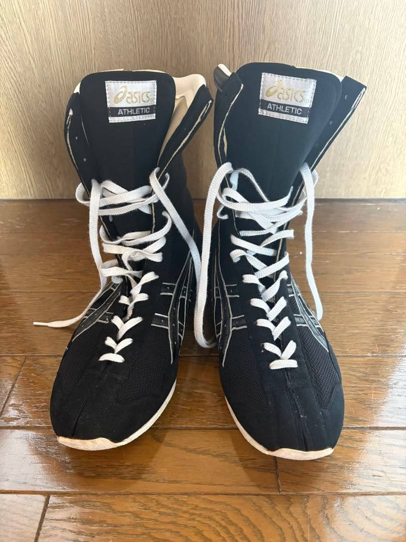 ボクシングシューズ　アシックス