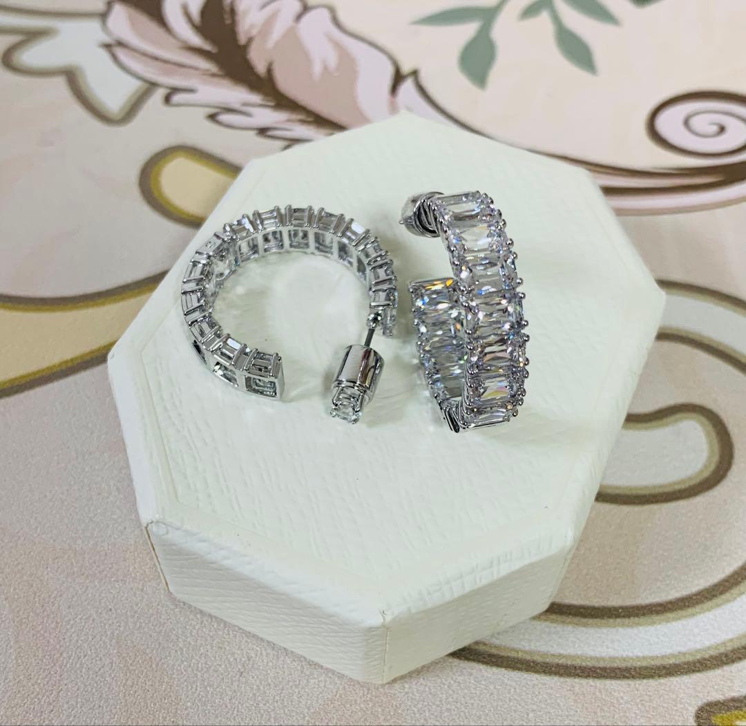 ペコ　スワロフスキー Swarovski Matrix フープピアス