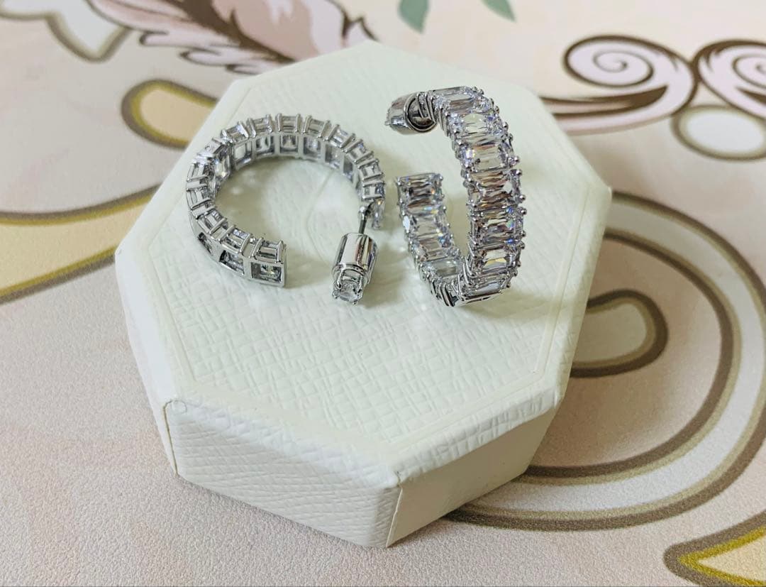 ペコ　スワロフスキー Swarovski Matrix フープピアス