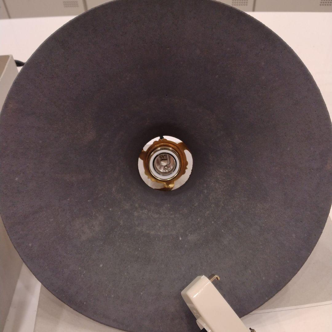 シンプルな黒い陶器製シーリングライト