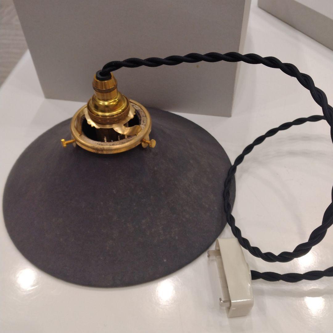 シンプルな黒い陶器製シーリングライト