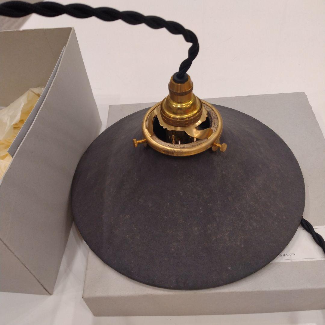 シンプルな黒い陶器製シーリングライト