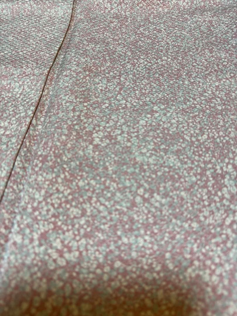 【極美品】京都老舗銘店「ゑり善」桃桜色「織疋田文様」手染めロウケツ染 小紋