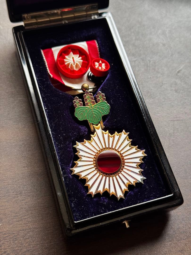 勲章 勲四等旭日小绶章 旭日章 现状品