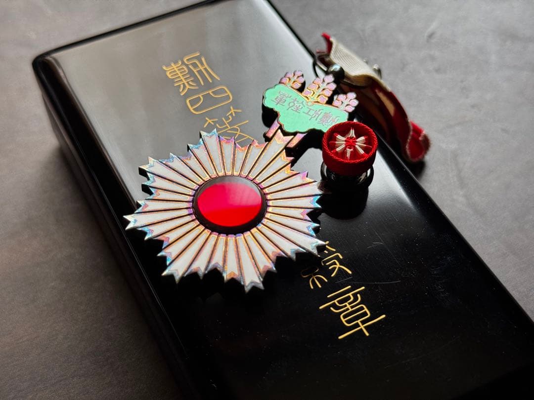 勲章 勲四等旭日小绶章 旭日章 现状品