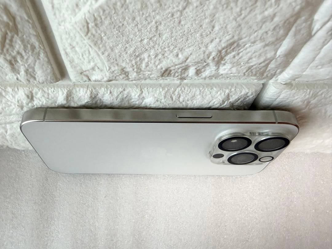 iPhone15 Pro 256GB ホワイトチタニウム 美品 SIMフリー