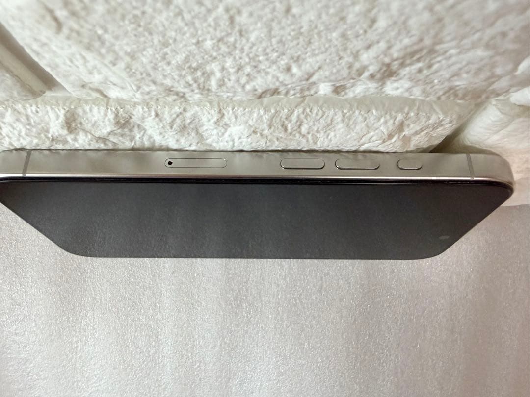 iPhone15 Pro 256GB ホワイトチタニウム 美品 SIMフリー