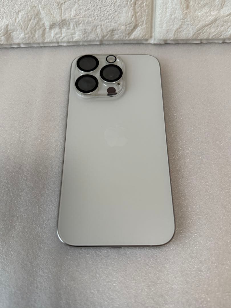 iPhone15 Pro 256GB ホワイトチタニウム 美品 SIMフリー