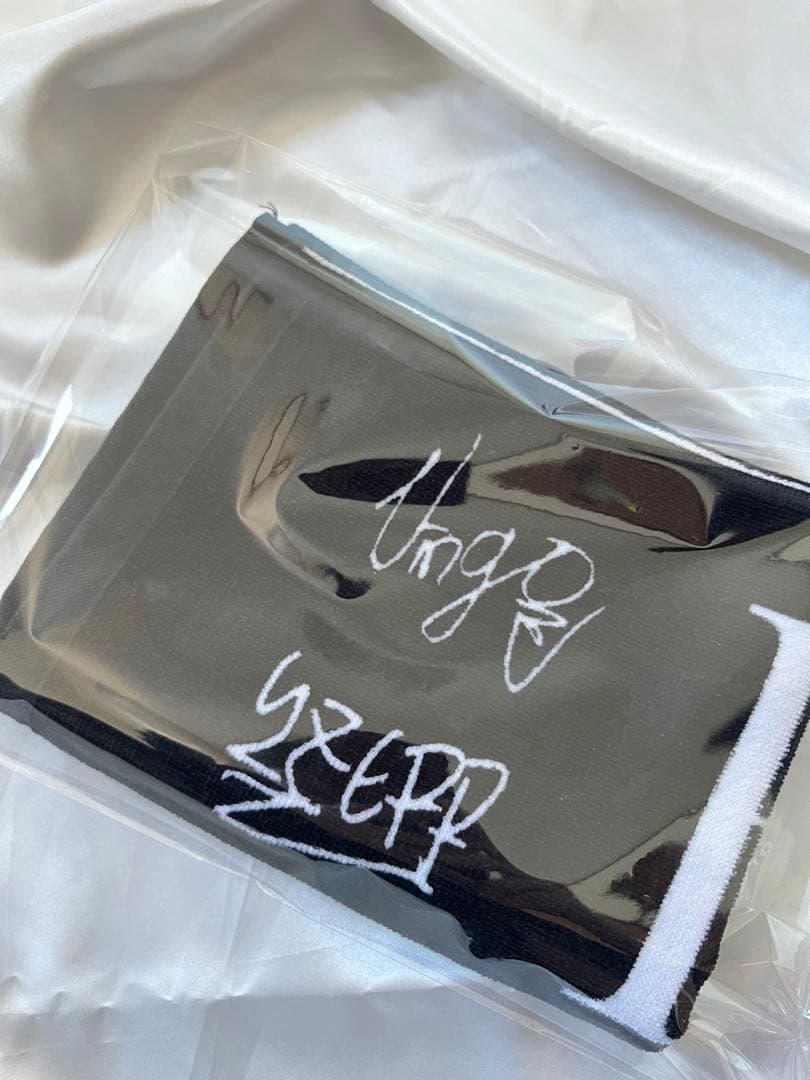 BAD HOP 解散タオル