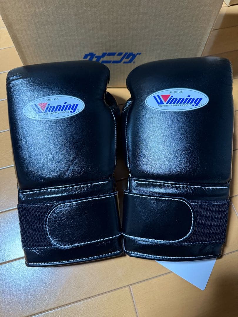 Winning ボクシンググローブ 14oz ブラック　箱あり