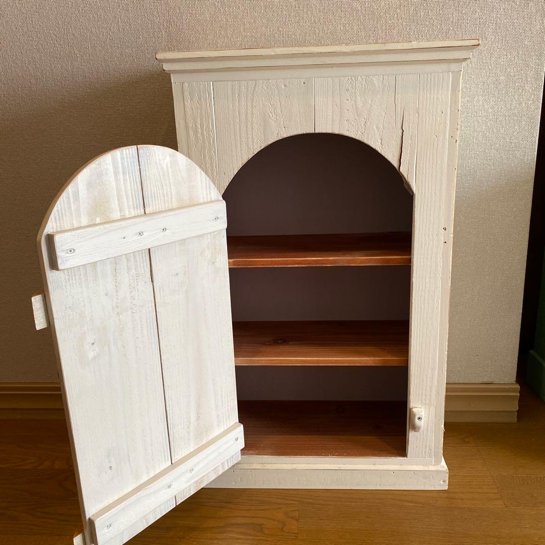 ④ アンティーク棚　子供部屋