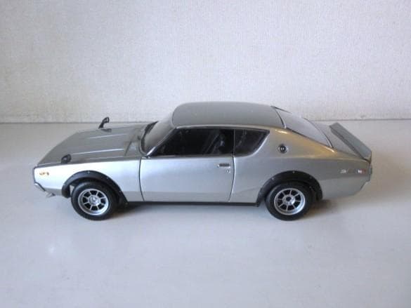 特価 京商 (1/18) 日産 スカイライン GT-R(KPGC110)