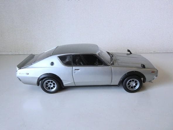 特価 京商 (1/18) 日産 スカイライン GT-R(KPGC110)