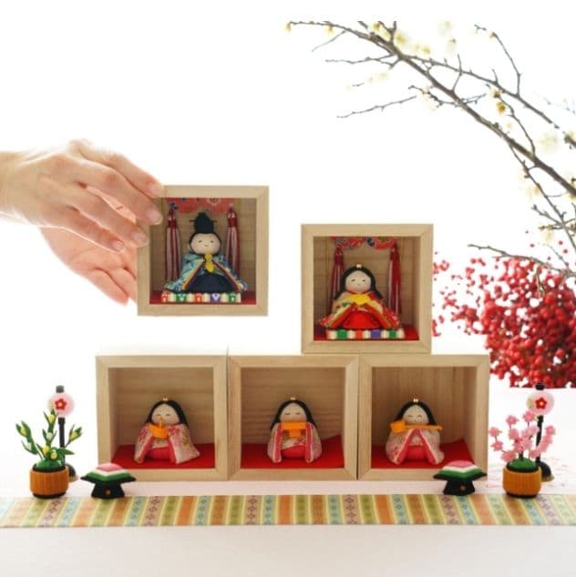 送料無料 ￥24200➡️￥19840 好みに重ねて楽しむ 桐箱入り雛飾りセット