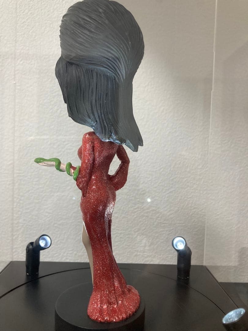 エルヴァイラ 赤