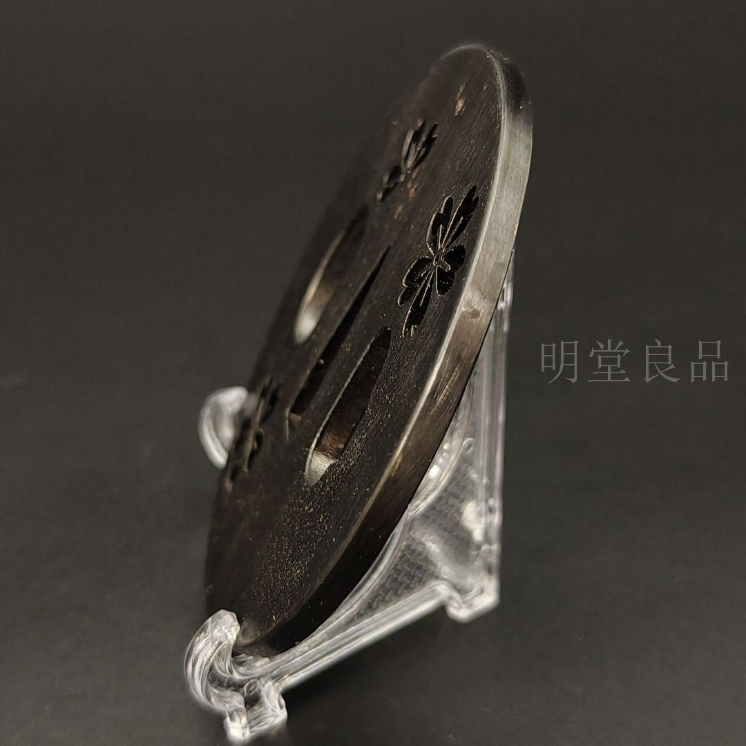 LH10　日本刀装具　刀鍔　桜花の図　鉄地　透　金工品　鍔　刀剣美術