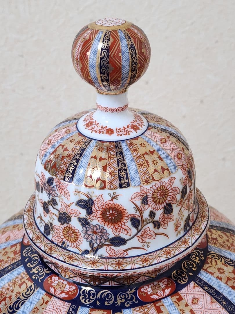 伊万里焼　色絵桜菊牡丹図蓋附大壺　栗田美術館監修　特別限定復刻版　1990年